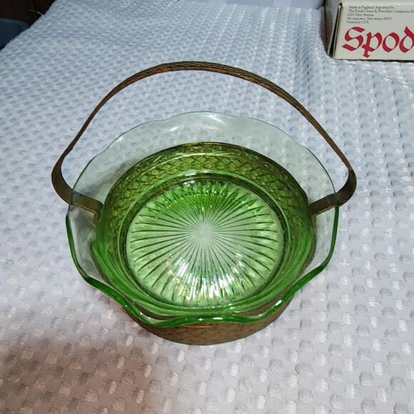 URANIUM VASELINE GLOW GLASS CANDY DISH WITH METAL PIERCED BASKET - Picture 1 of 4